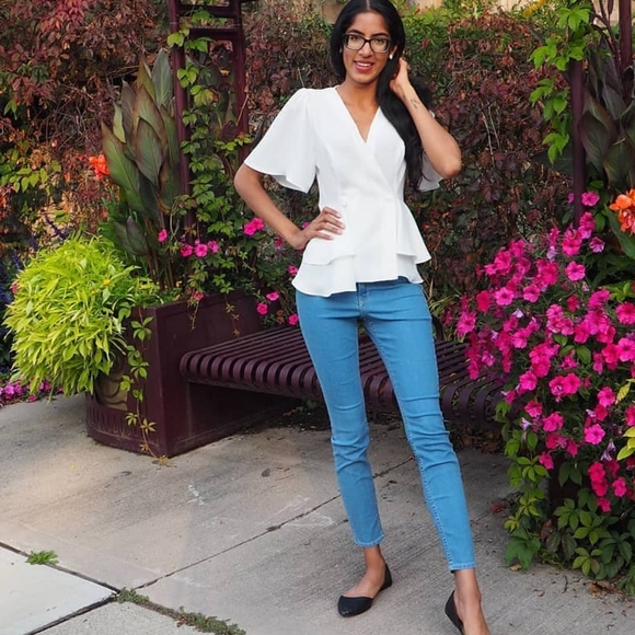 White blouse - Picture 2 of 5